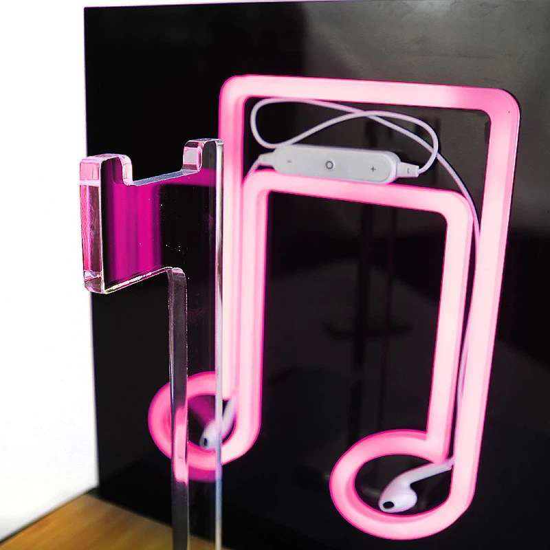 Headphone Display Showcase